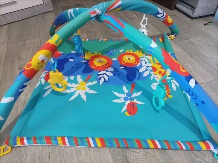 Розвиваючий килимок в ідеальному стані