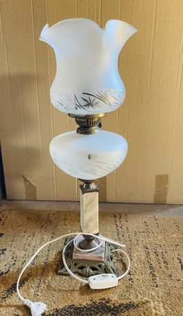 Stara lampa stojąca