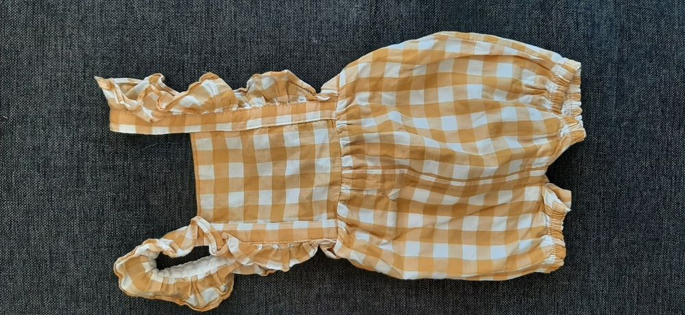 Rampers na szelkach z falbanką w kratkę Carter's, rozm. 74, stan bdb