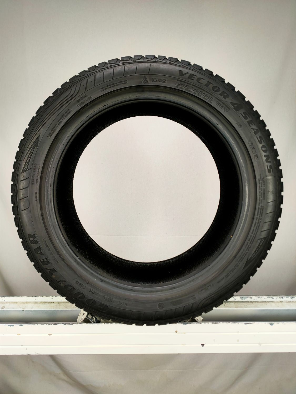 Opony 215/45R16 całoroczne 215/45/16 GOODYEAR (osobowe) OO14381