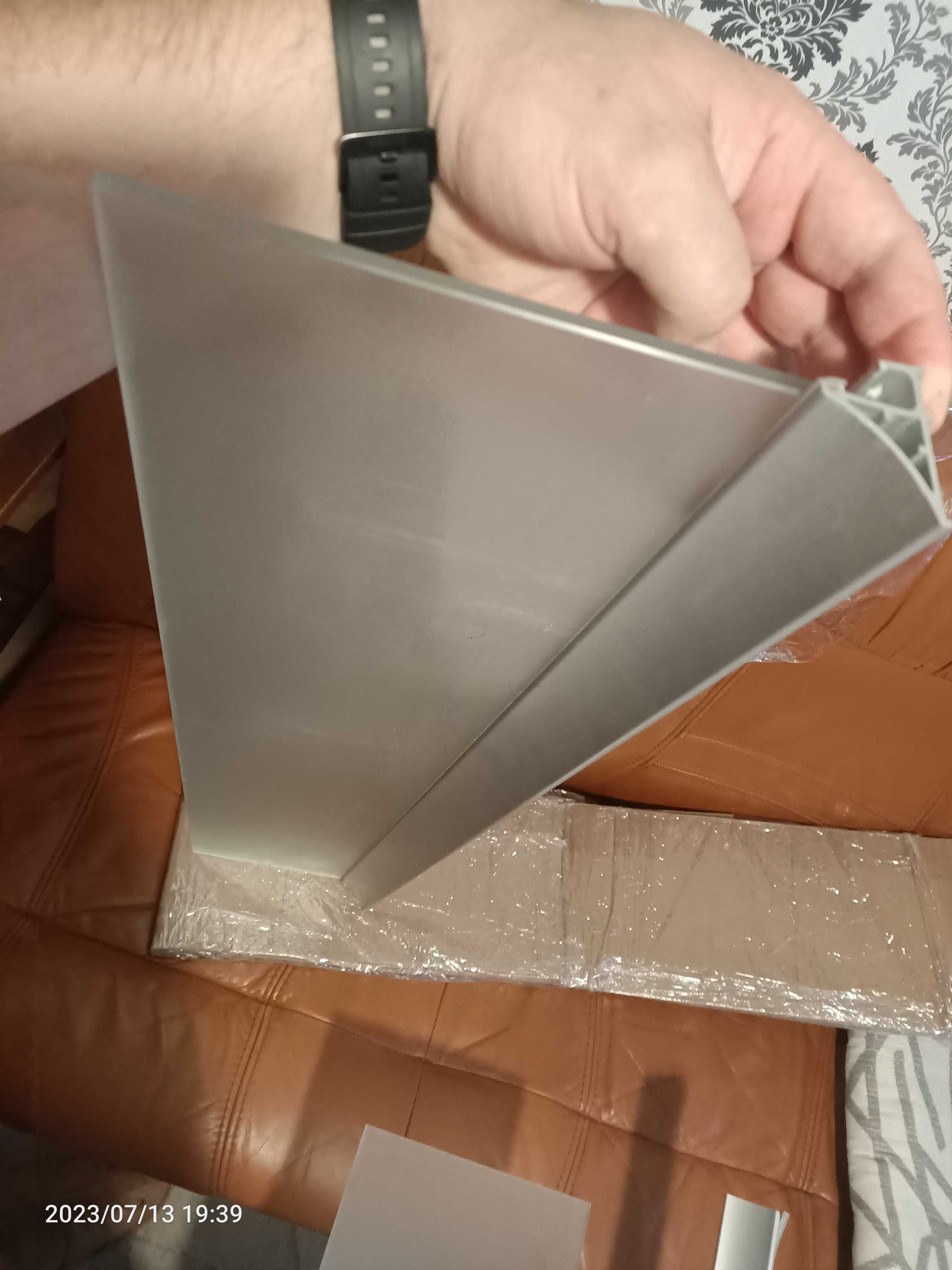 Profil aluminiowy z półką szklaną