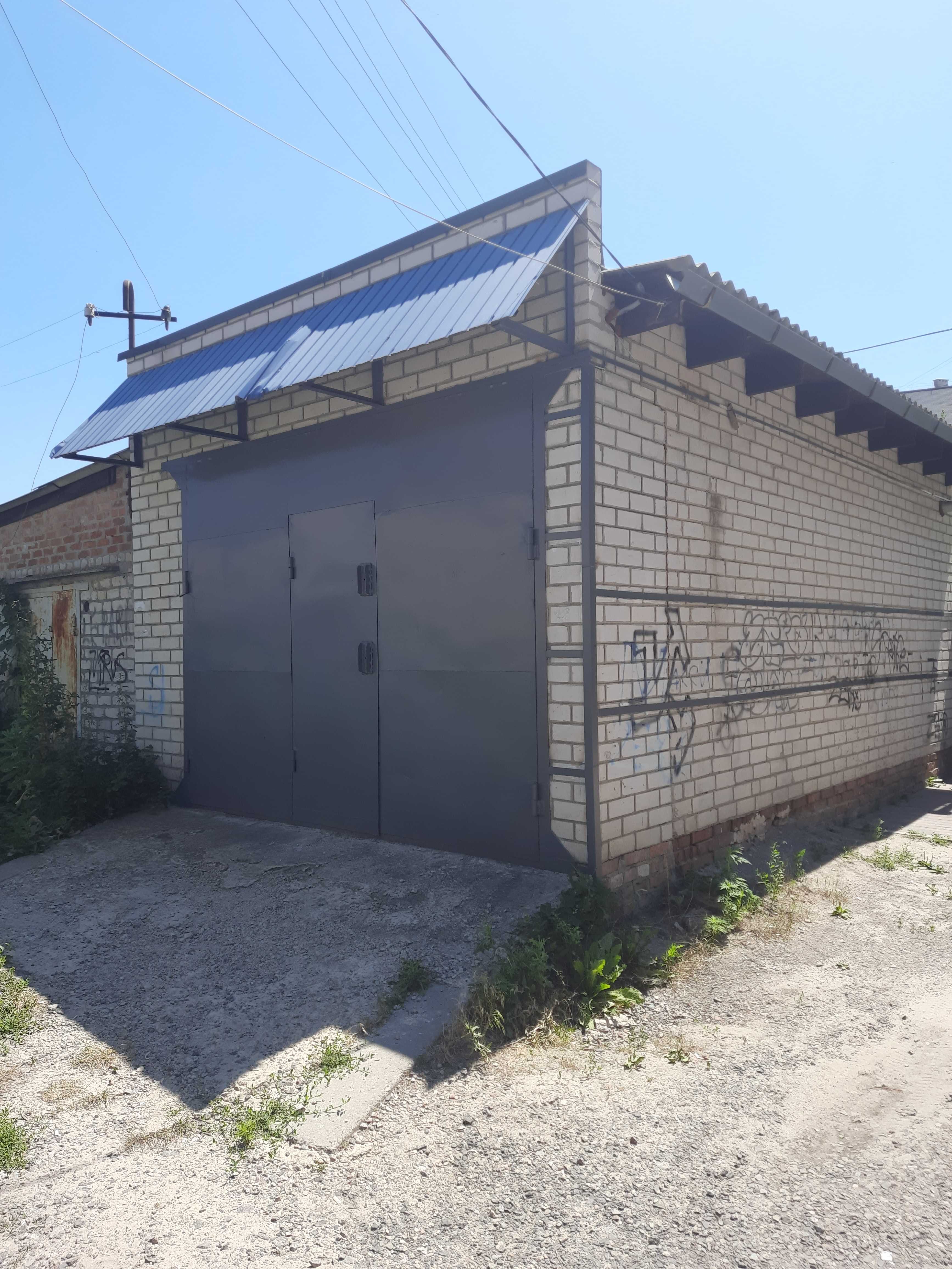 Гараж по ул.Леонова с документами  8 8000 у.е.