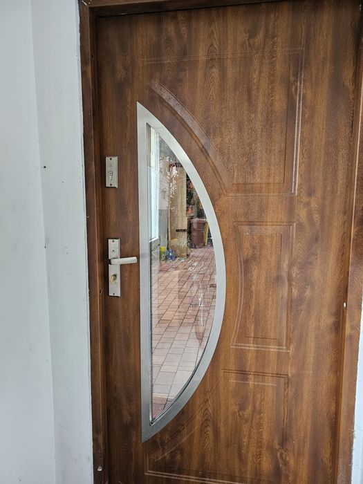 Drzwi wyjściowe 90. z szybą 500 zł a  80 bez szyby 200 zl