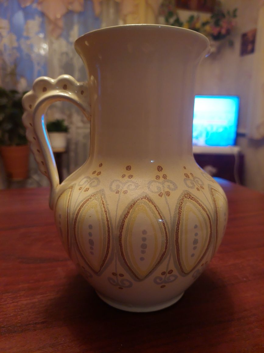 Глиняний чайник з глечиками