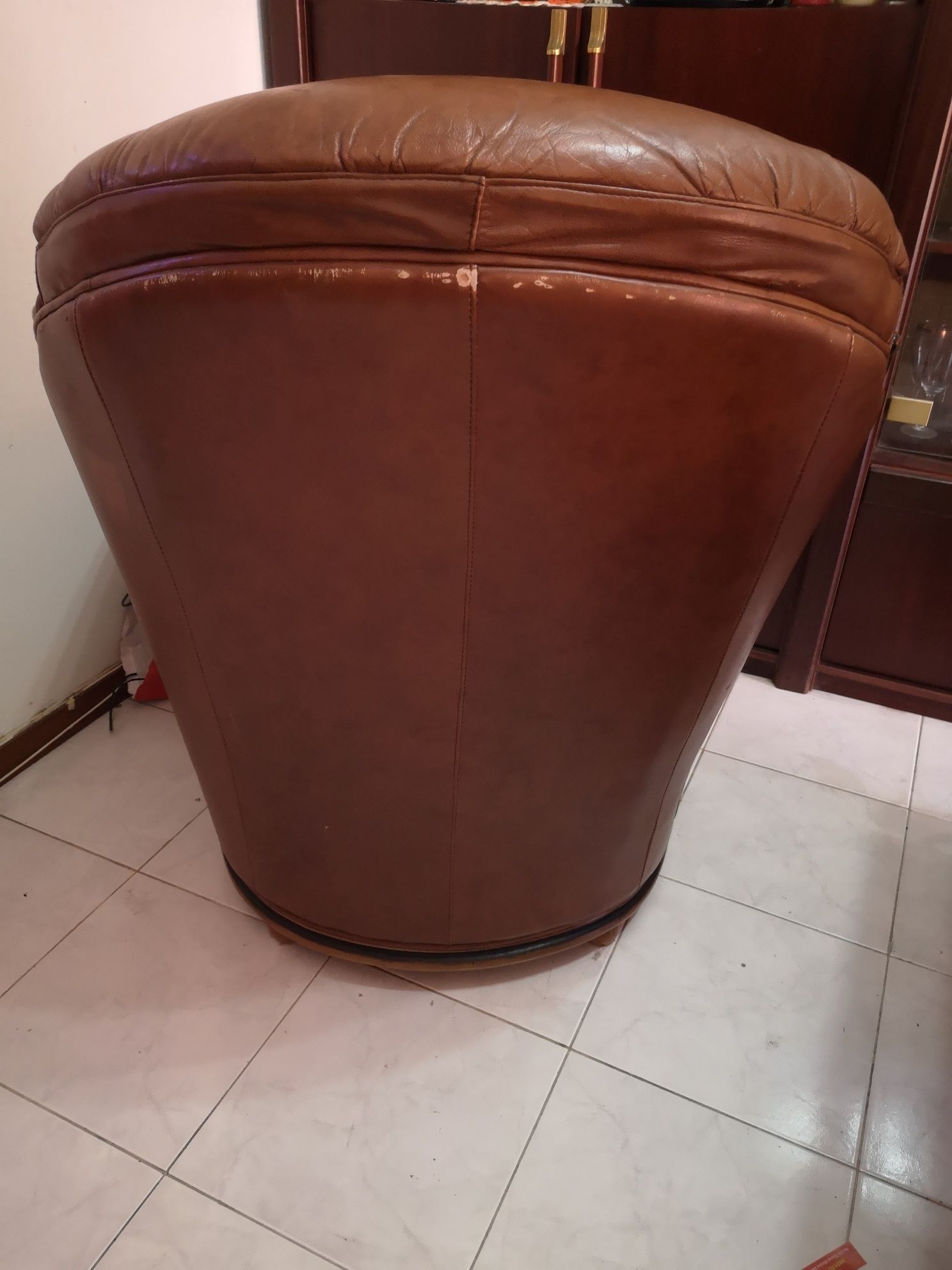 Sofa em pele genuína castanha