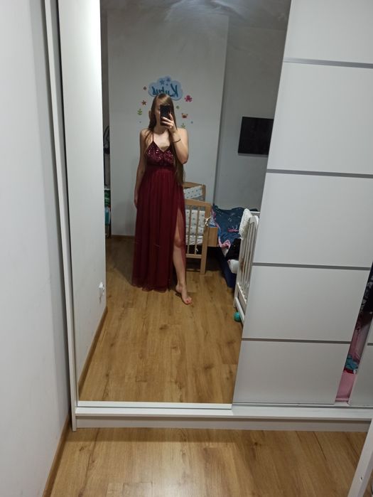 Dluga sukienka bordowa