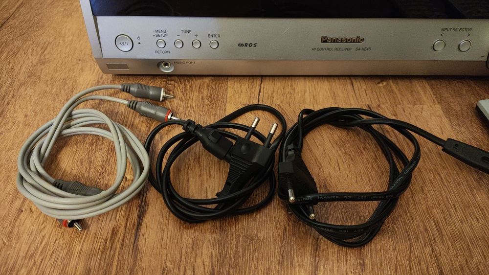 Amplituner Panasonic 5.1 SA-HE40 + DVD S42 piloty kable