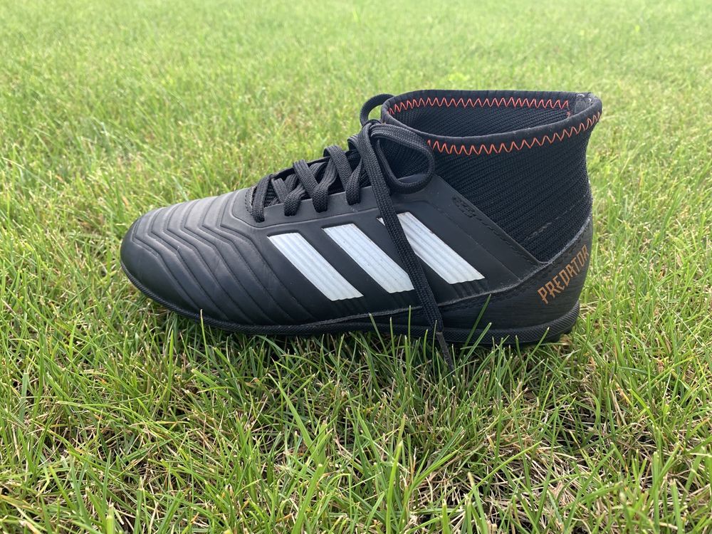 Сороконіжки adidas ,,PREDATOR,, 33 розмір