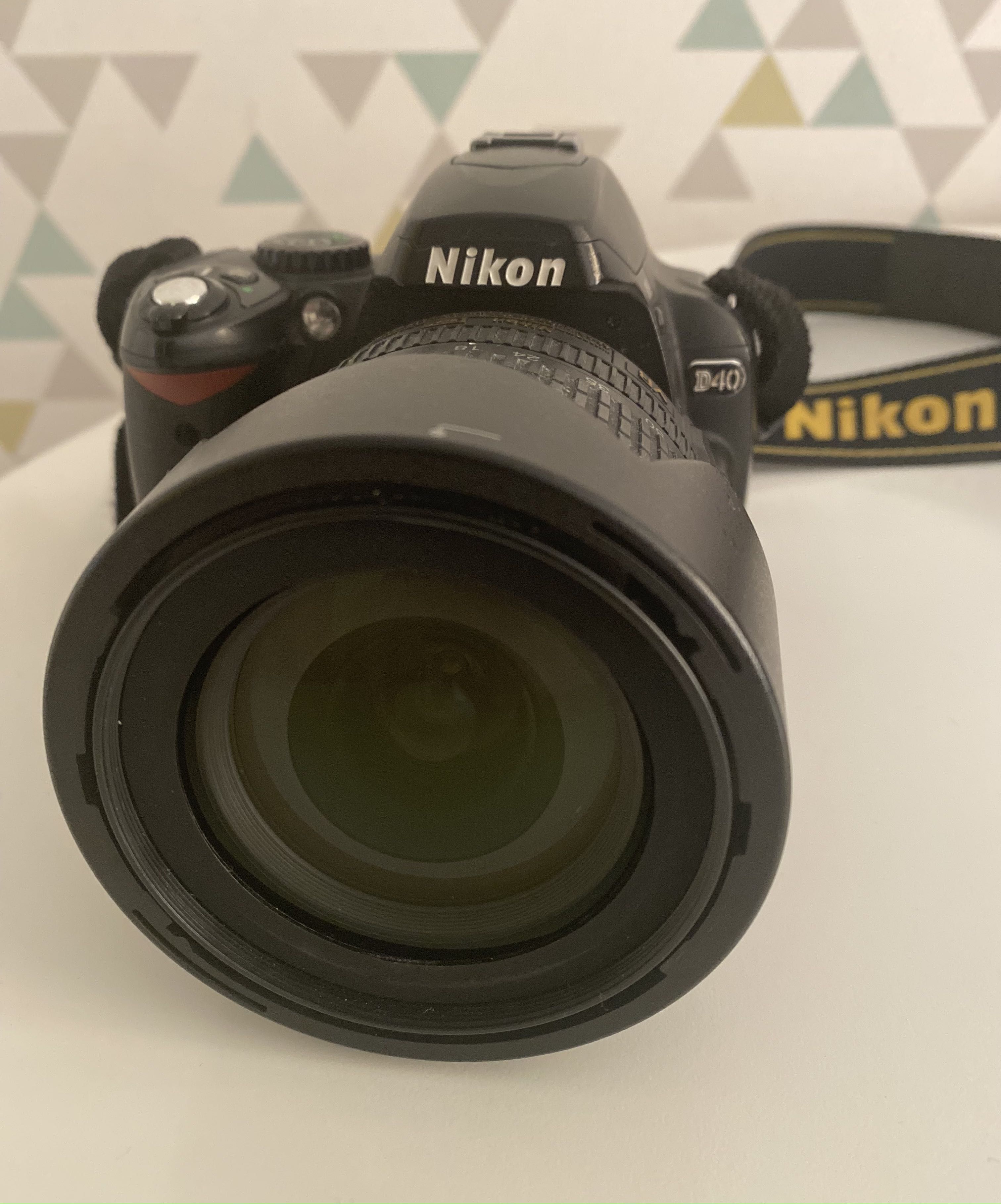 Дзеркальний фотоапарат Nikon D 40 з об'єктивом!