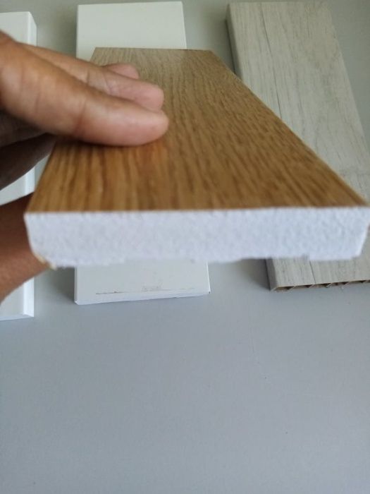 Vendo Rodapé 100% PVC Extrudido Compato Branco e Carvalho