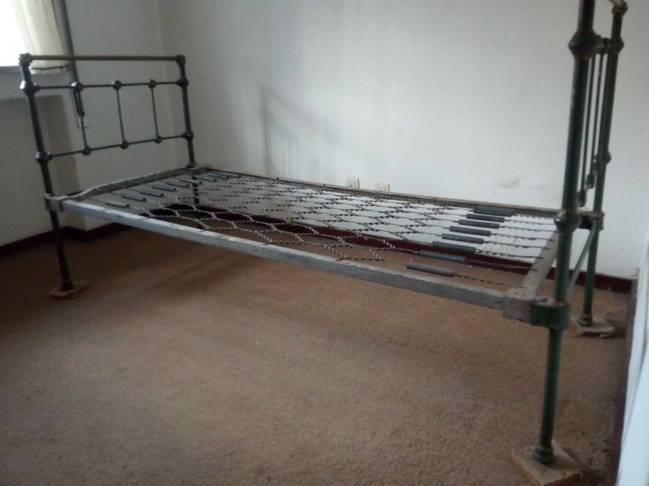 Cama em ferro fundido
