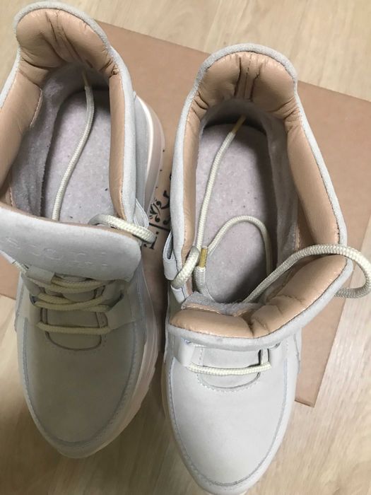 продам кросовки женские 37