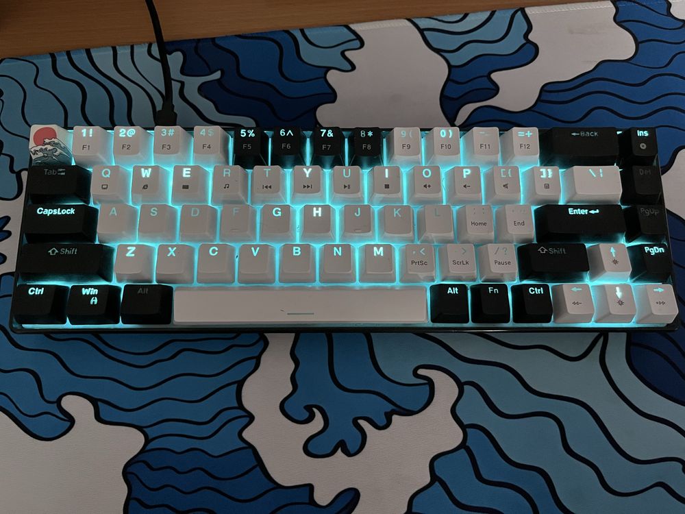 Продаю игрову клавиатуру