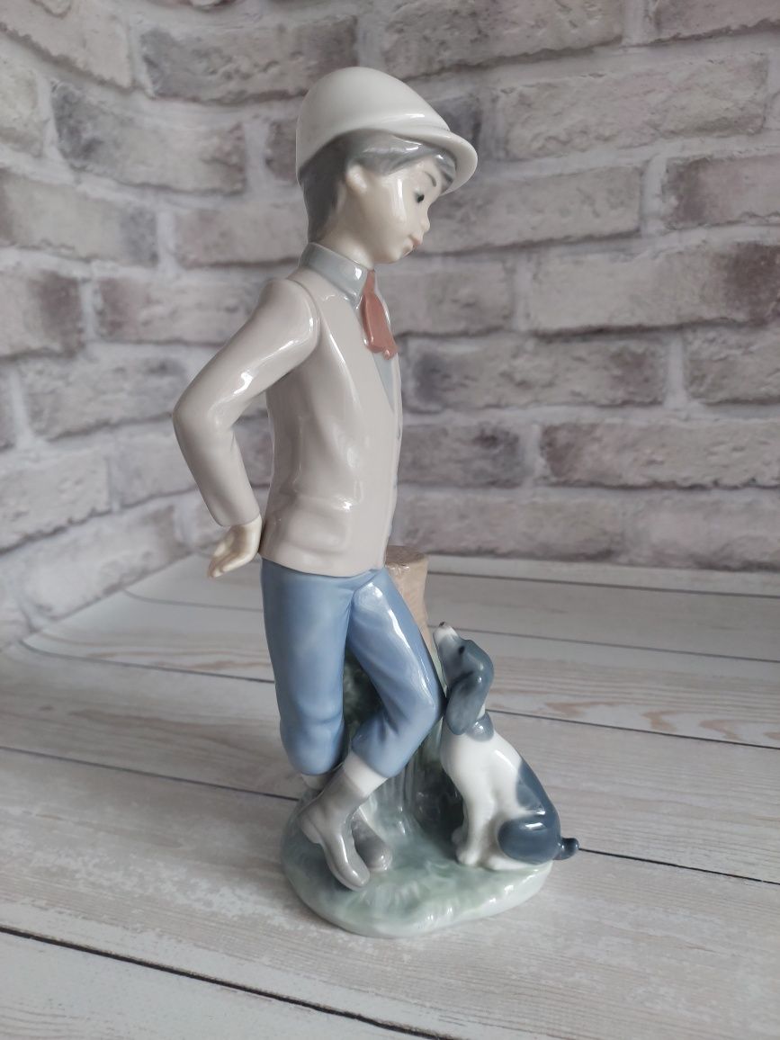 Порцелянова статуетка Nao Lladro "Хлопчик з собакою"