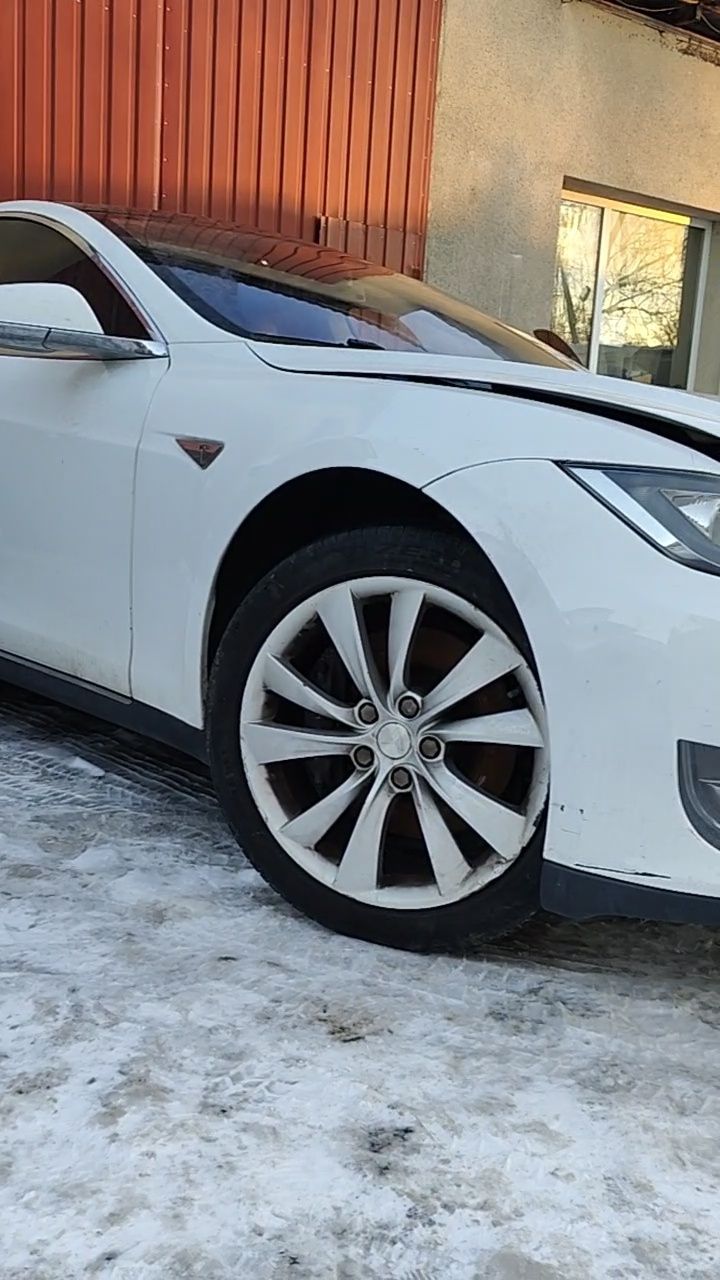 Розборка Tesla Model S