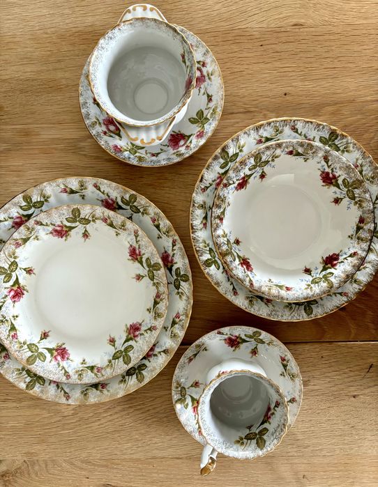 Serwis obiadowy i kawowy Chodzież- Iwona Złota Róża-141 elementów