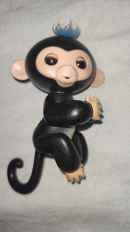 Интерактивная игрушка обезьянка Fingerlings