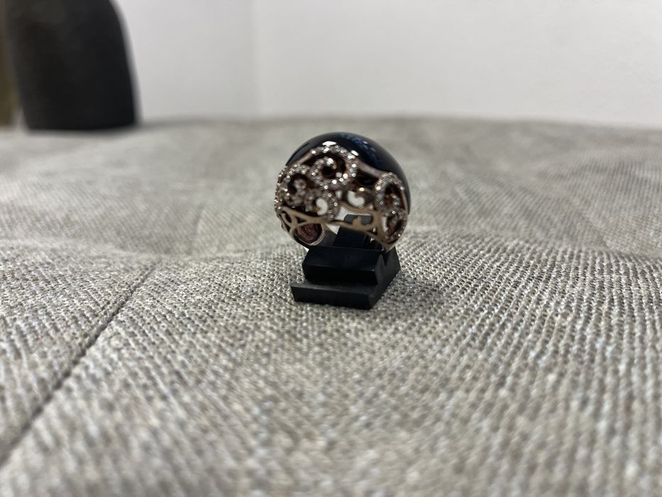 Anel em prata trabalhada com onix medida 15