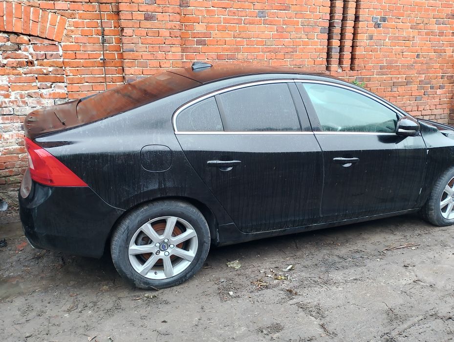 Volvo S60 Klapa Lampy drzwi kokpit fotele błotnik zderzak alufelgi