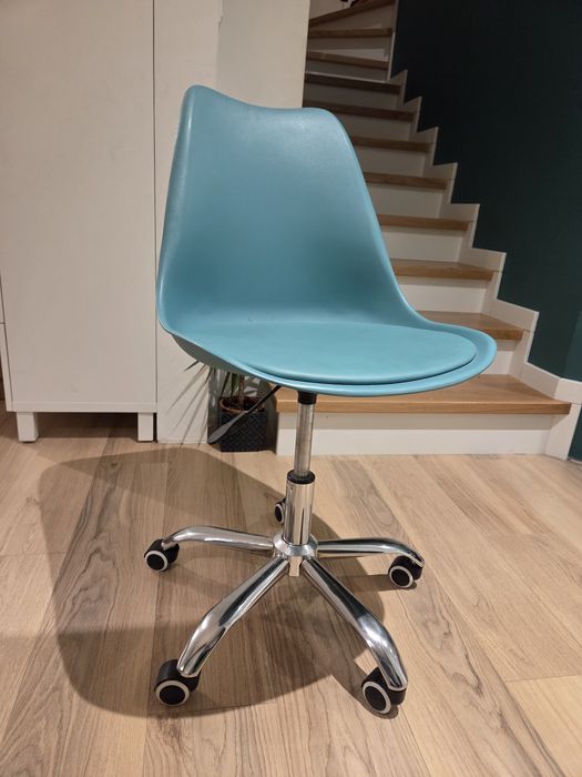 Krzesło obrotowe na kółkach turkusowe