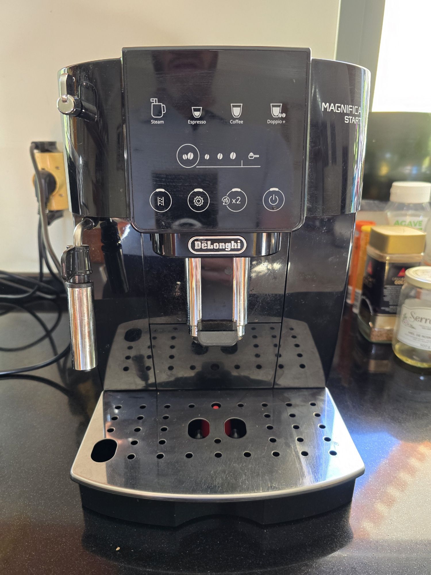 Máquina café automática Delonghi Magnifica Start