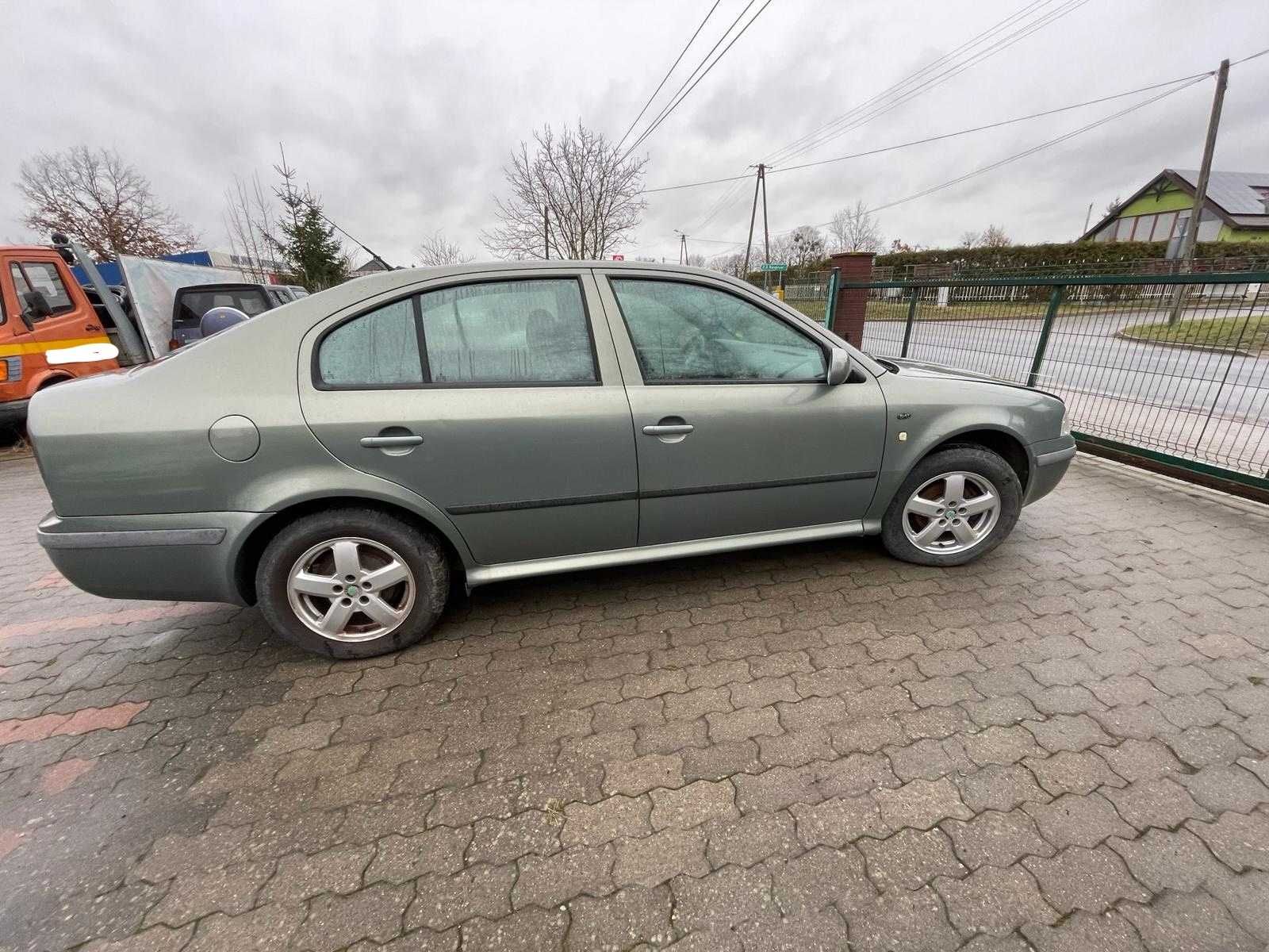 Skoda Octavia 1.6 SR Ambiente benzyna 2001