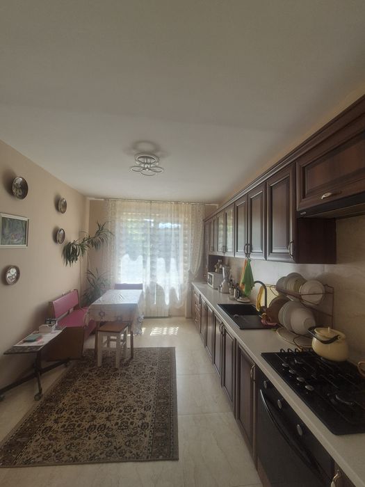 Здається в оренду кімната  у 3х кім-ній  квартирі