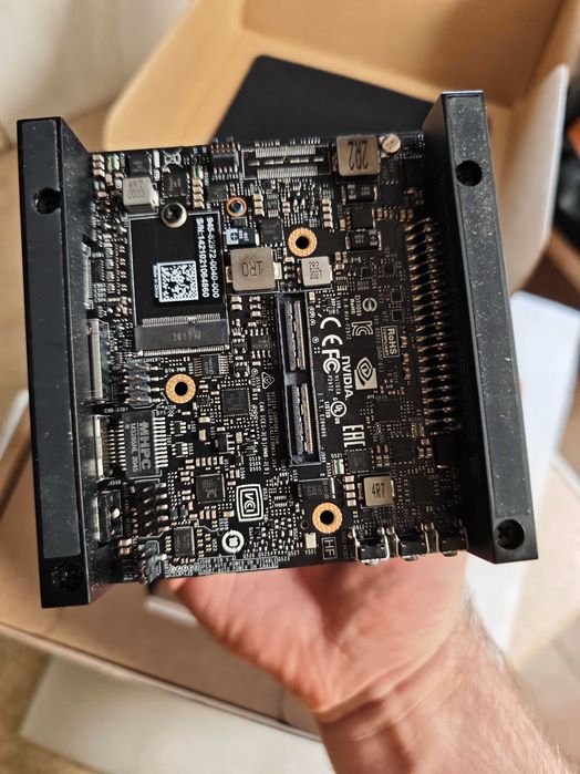 Komputer AI dla programistów video NVIDIA Jetson AGX Xavier (32 GB).