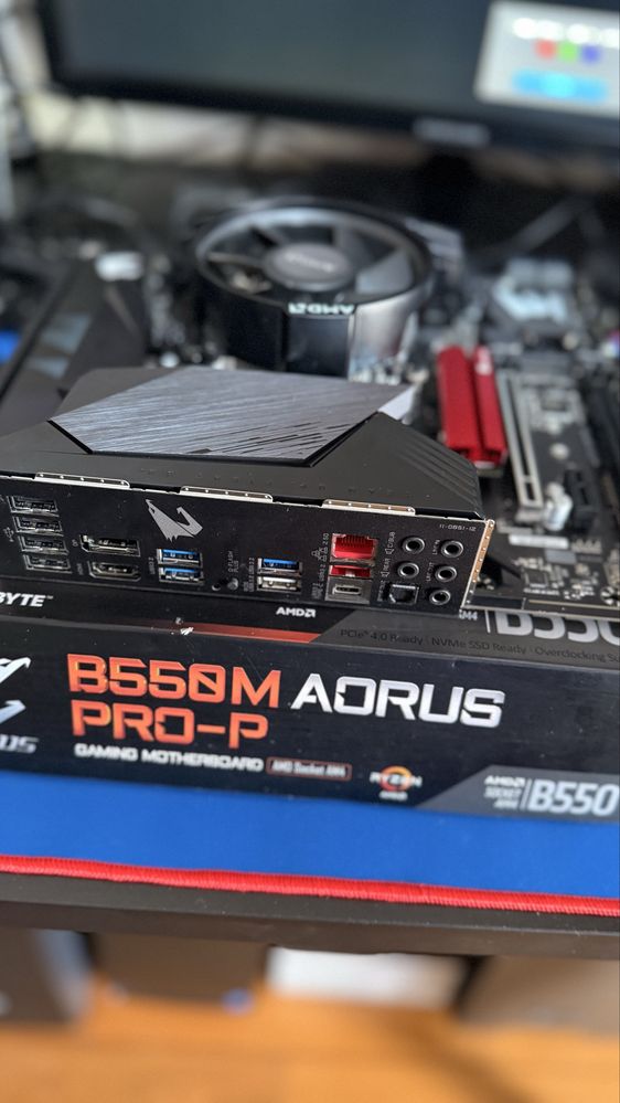 Gigabyte B550M Aorus Pro - Ryzen 5 2600 + 16GB RAM 256gb Ssd NVME