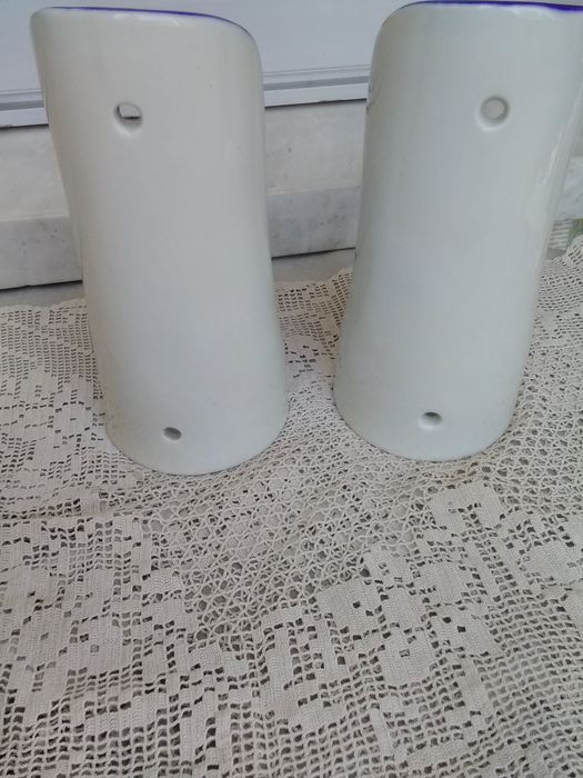 Dois castiçais em loiça de Viana do Castelo