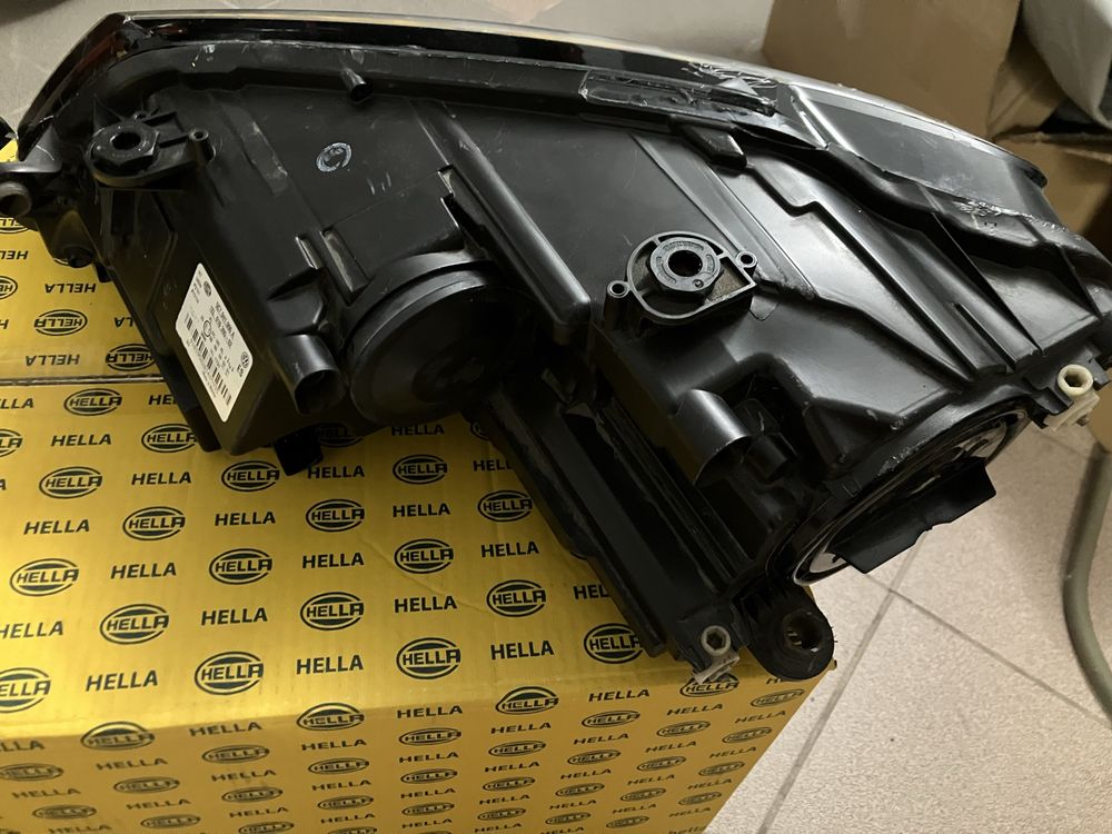 Lampa Przód Reflektor P/L VW Jett MK6 Hella
