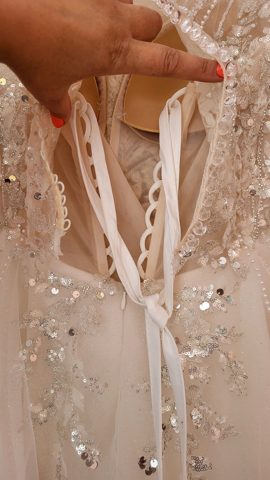 Suknia ślubna plus size