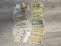 Kolekcja starych i nadal używanych pieniędzy z różnych krajów