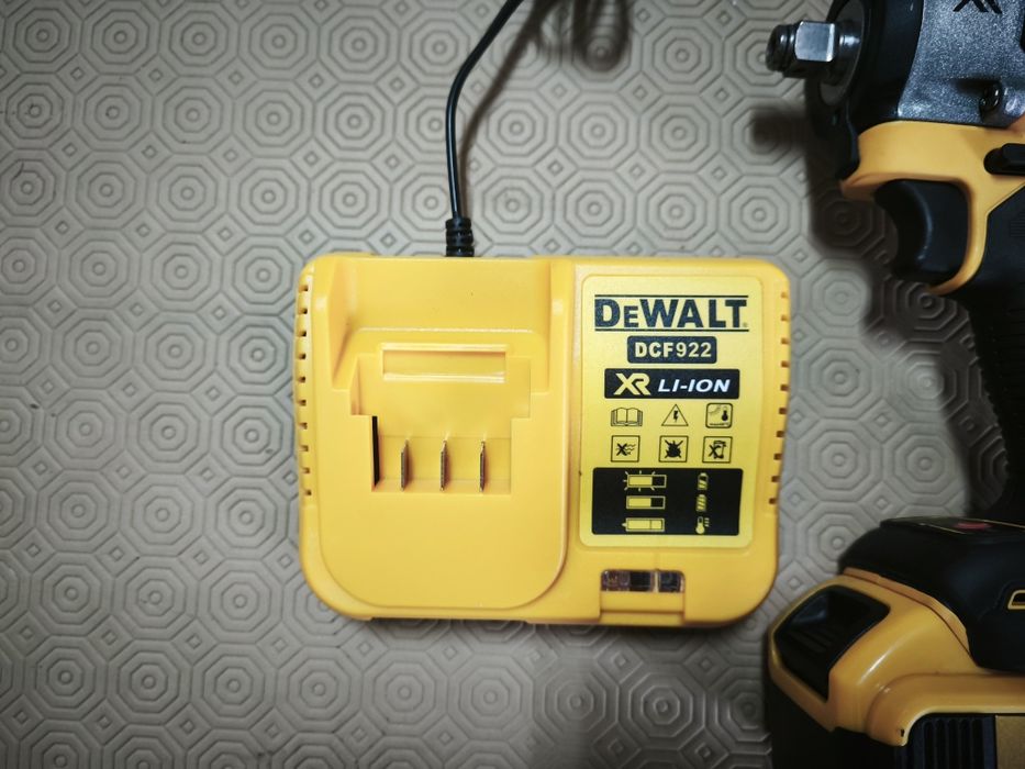 Chave de impacto caixa/bits + bateria + carregador