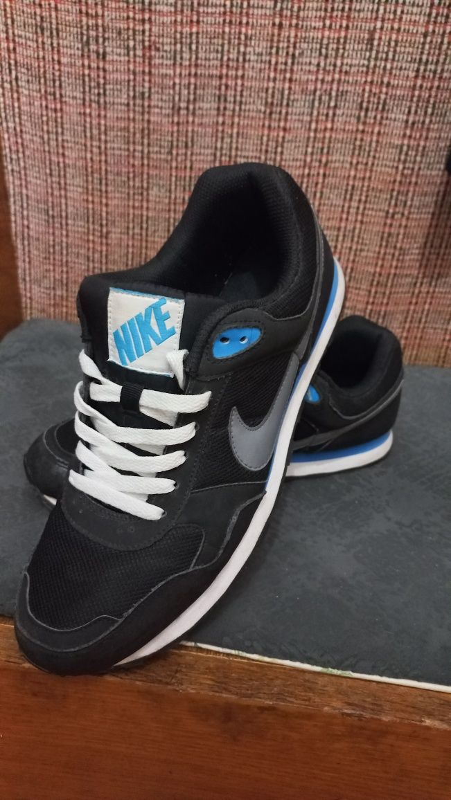 Продаю Nike md runner