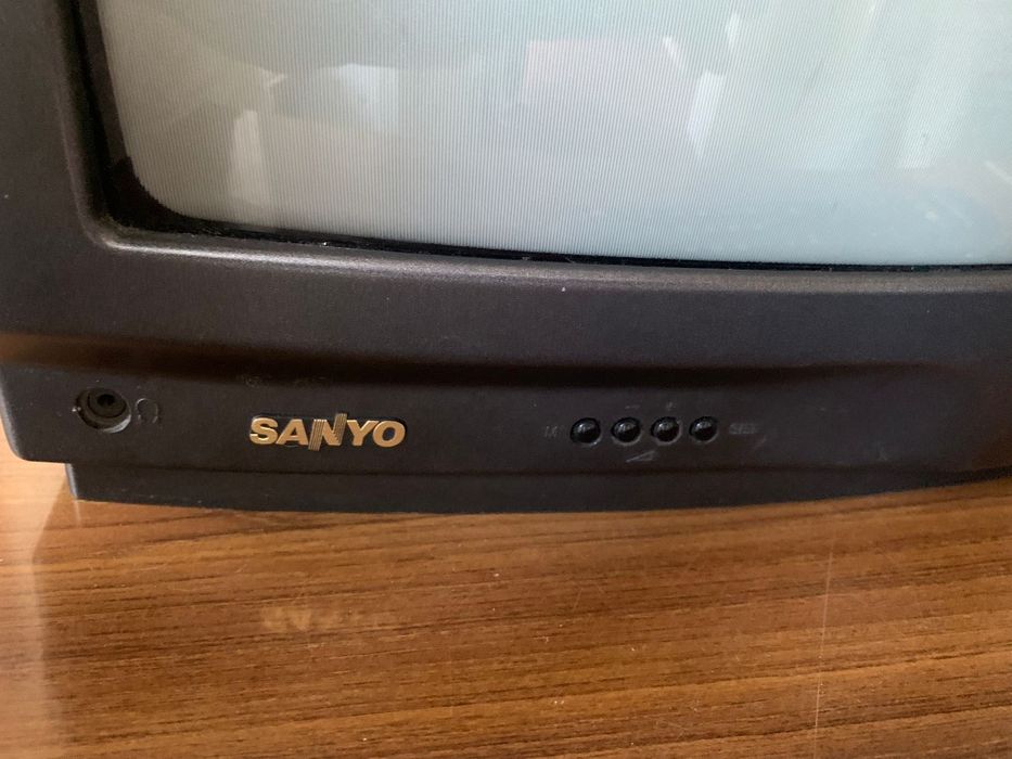 Televisão Sanyo modelo antigo