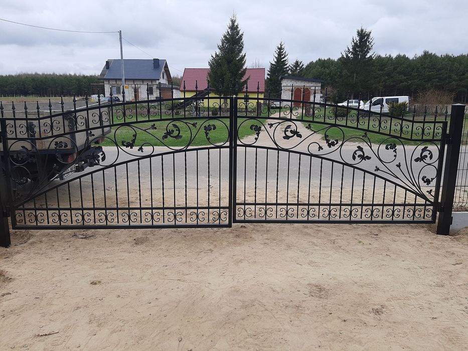 Bramy ogrodzenia balustrady