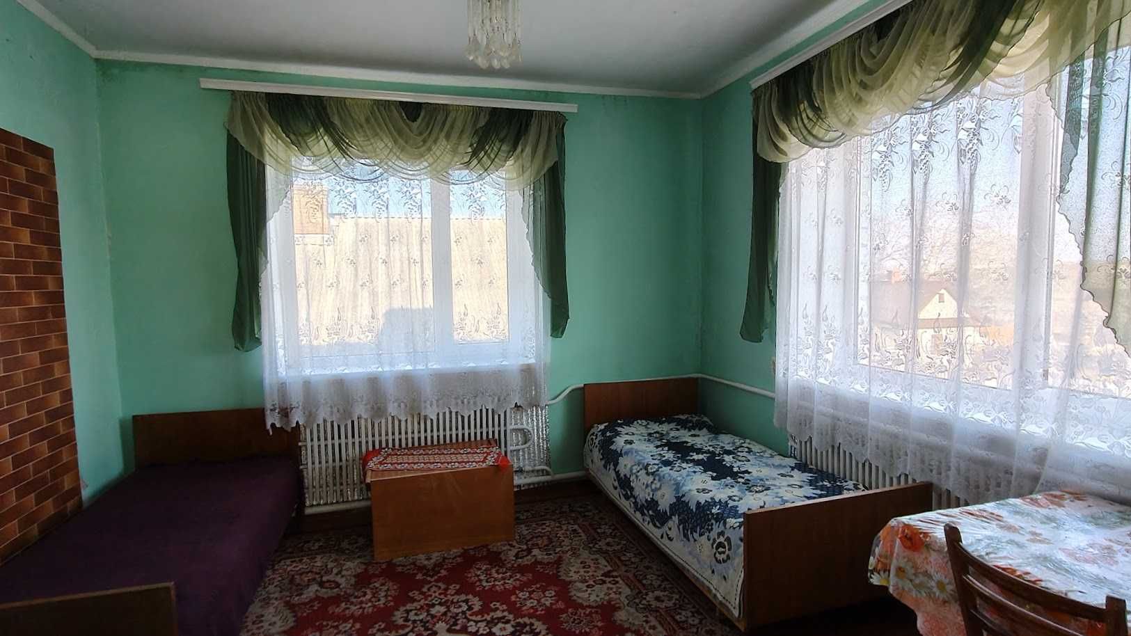 Цегляний будинок для дружної родини в чудовому зручному місці!