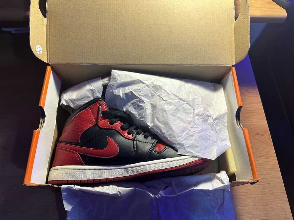 Air Jordan 1 Retro Mid OG sneakers