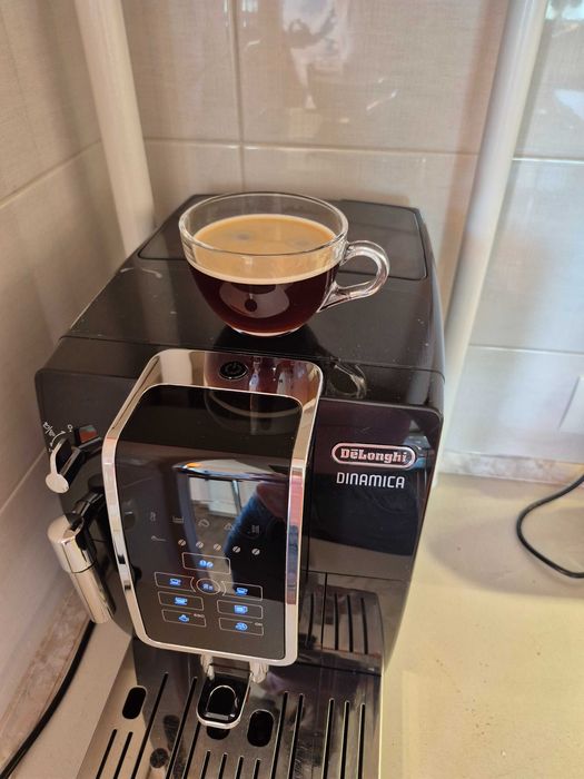Кавомашина DeLonghi Dinamica