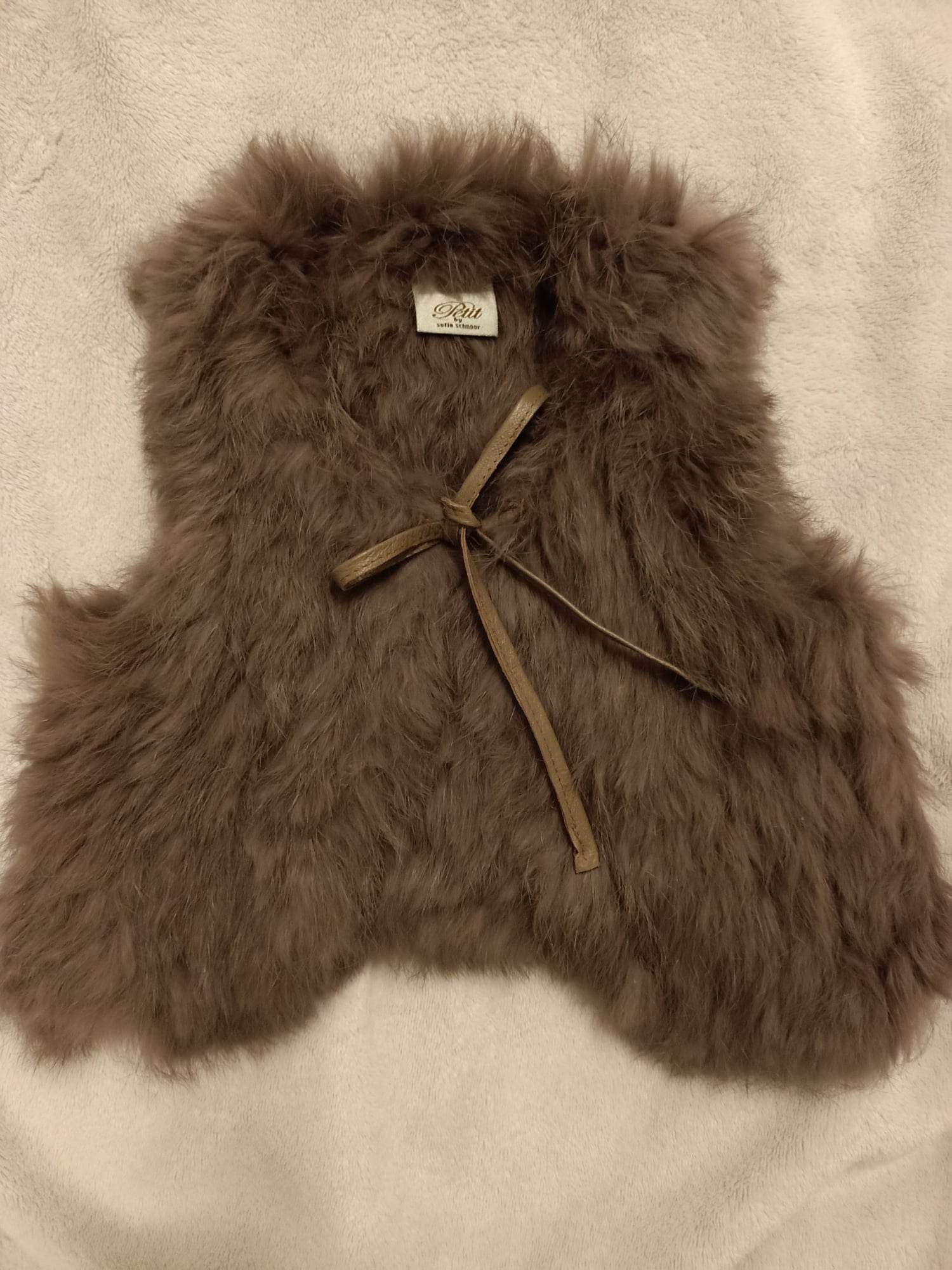 Kamizelka bezrękawnik futerkowy Sofie Schnoor świateczny 98-104 cm