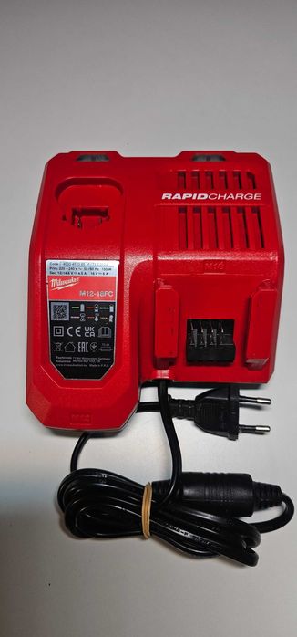 Ladowarka Milwaukee M12-18FC z filtrem