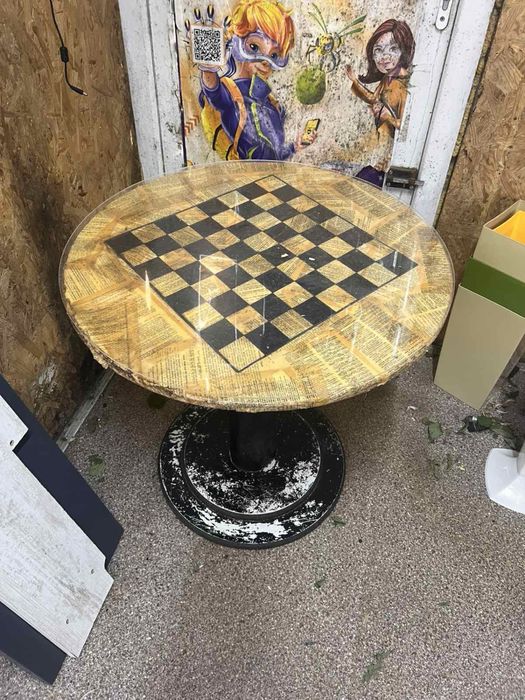 Круглый журнальный столик