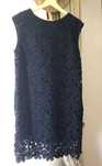 Vistoso vestido todo em renda azul escura marca Pedro del Hierro