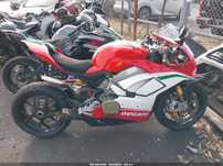 Ducati Panigale V4S Ducati Panigale V4S TRICOLORE