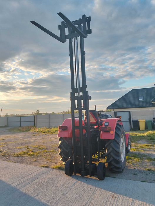 Maszt do ciagnika na kołach