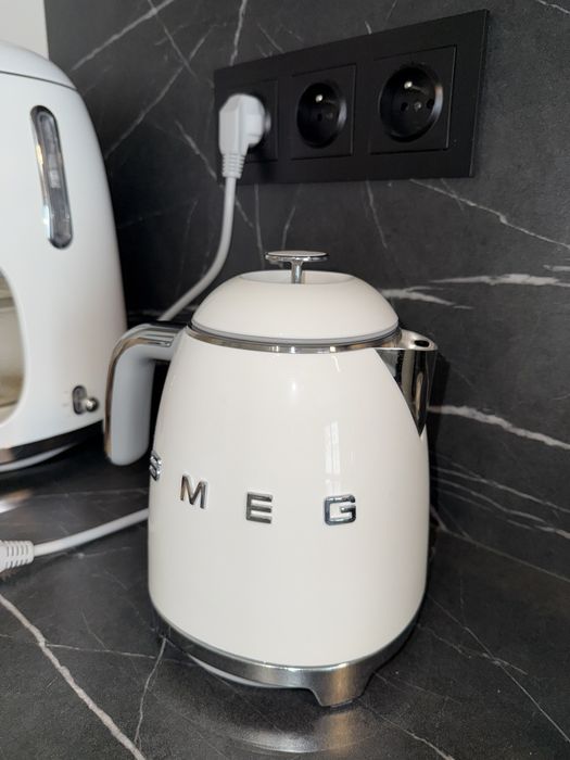 Czajnik Smeg mini 0,8 l biały