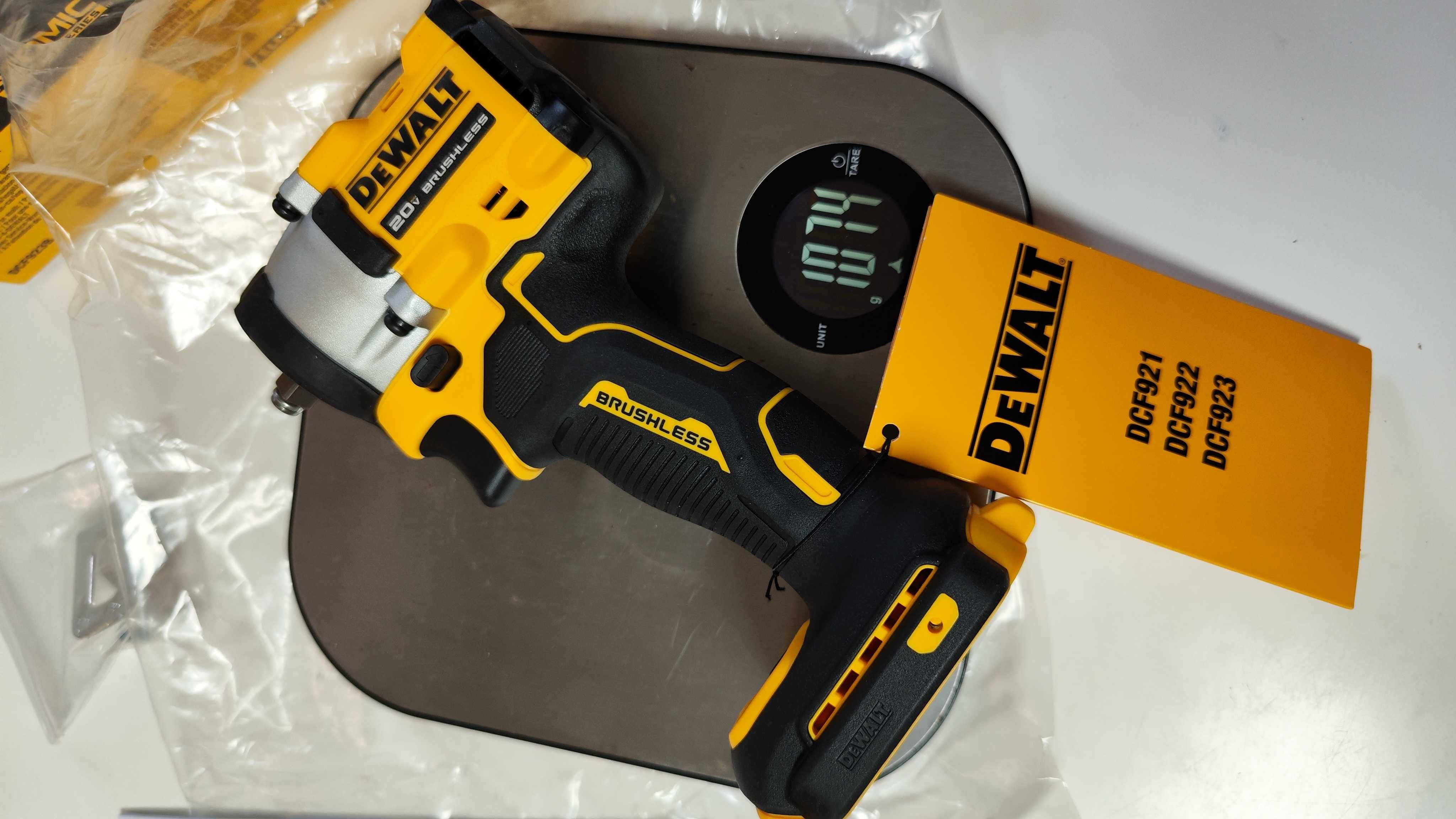 DeWalt  DCB 923b 610nm (tenho vários extras)