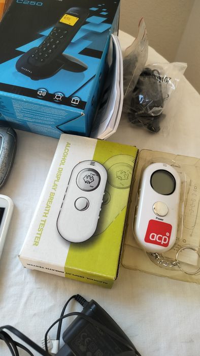 Telemóvel vários  antigos para  peças ou coleções por  lote 50,00€