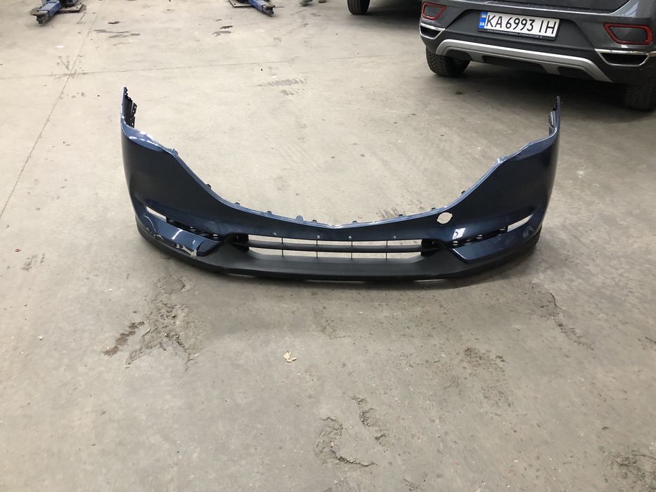 Продам Ориг бампер  под ремонт мазда сх5 2018 год